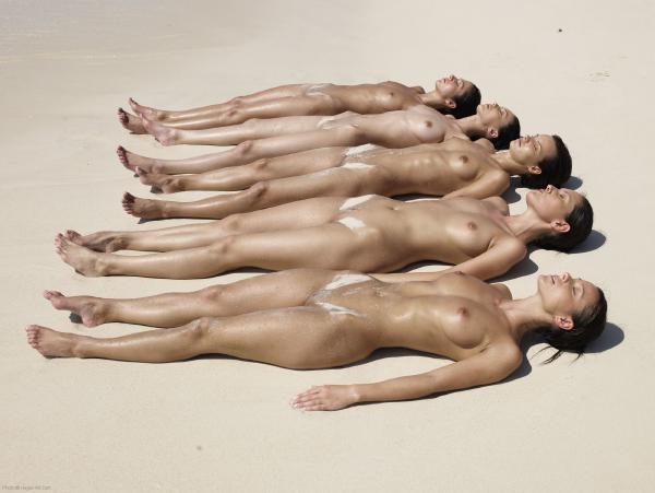Anna S Brigi Melissa Suzie Suzie Carina mouillées et couvertes de sable #32