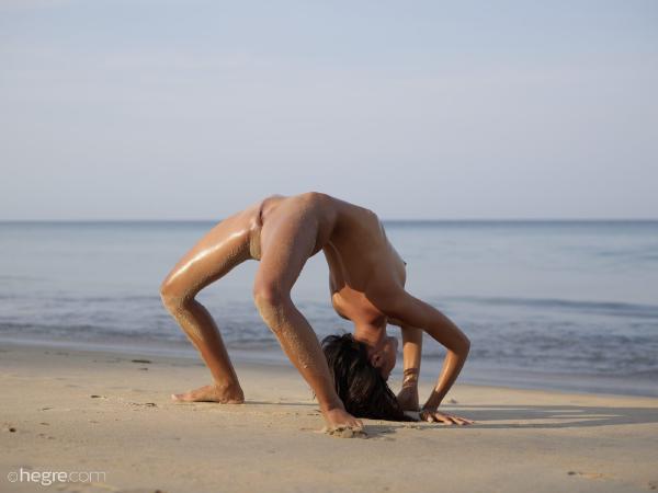 Hiromi acrobatiques sur la plage #8