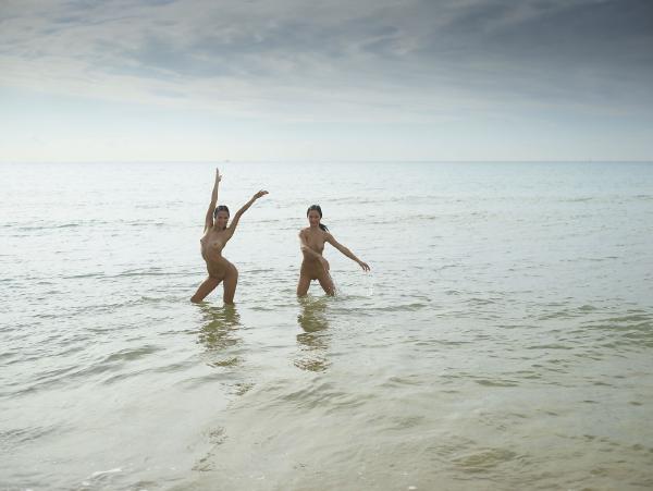 Balletto sulla spiaggia di Julietta e Magdalena #30